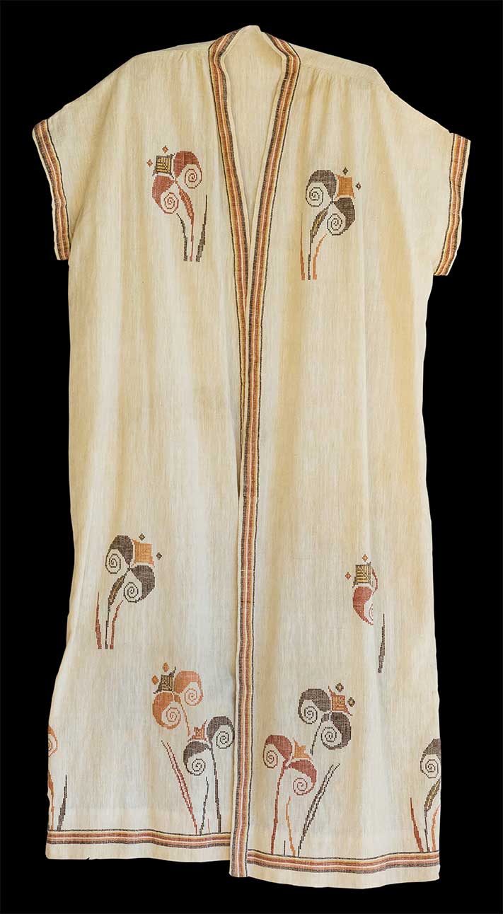 Ρόμπα υφαντή με μινωικό μοτίβο κρίνων, 1924-1940 (σχεδιασμός), βαμβάκι, ιδιωτική συλλογή